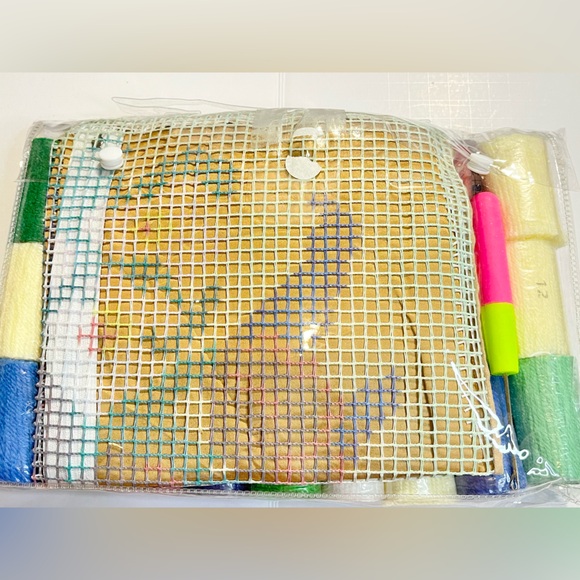 Latch Hook Kit Floral pillow NEW Yarn handmade series 43x43cm - Picture 2 of 5